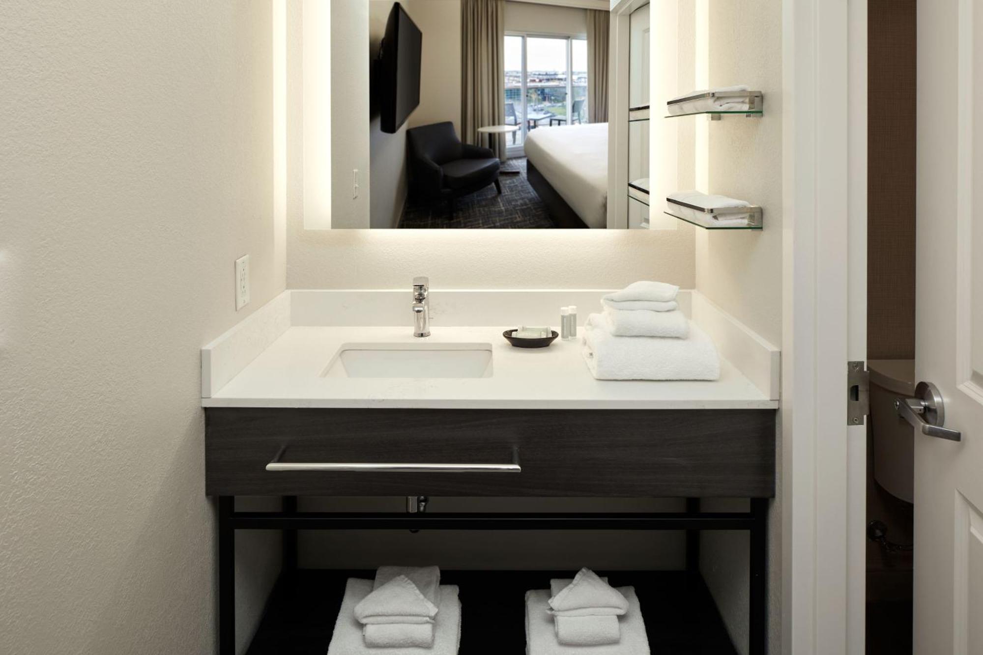Residence Inn By Marriott Montreal Airport Dorval Ngoại thất bức ảnh